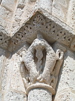 Lescure-d'Albigeois, Eglise St-Michel, Portail, Chapiteaux (05)
